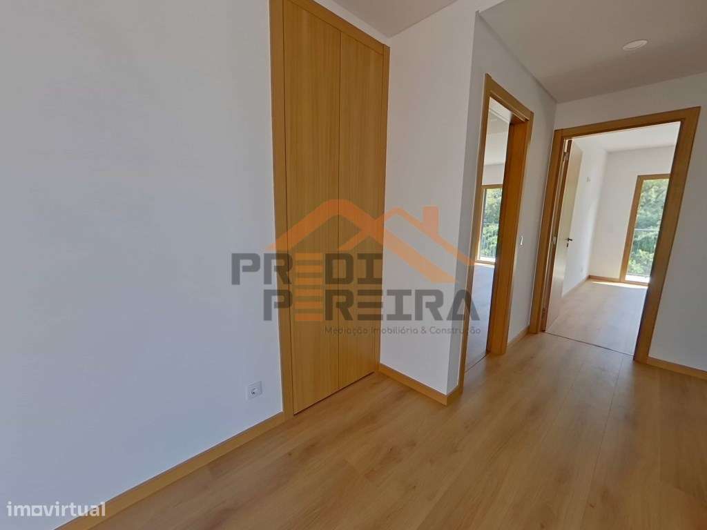 Situado na Ramada, T2 a Estrear | Varandas + Terraço | Parqueamento... - Grande imagem: 4/24