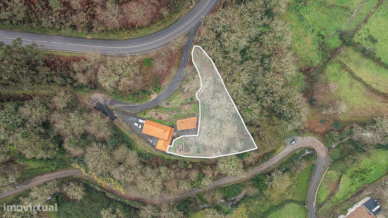 MORADIA PARA RESTAURO EM VILA VERDE - Grande imagem: 4/11