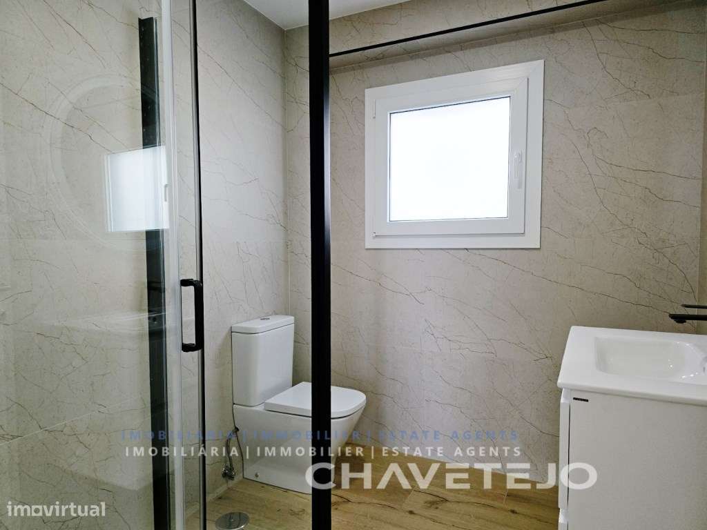 Moradia T4 Moderna c/ Garagem, estilo e Conforto a um Passo de Tomar-15