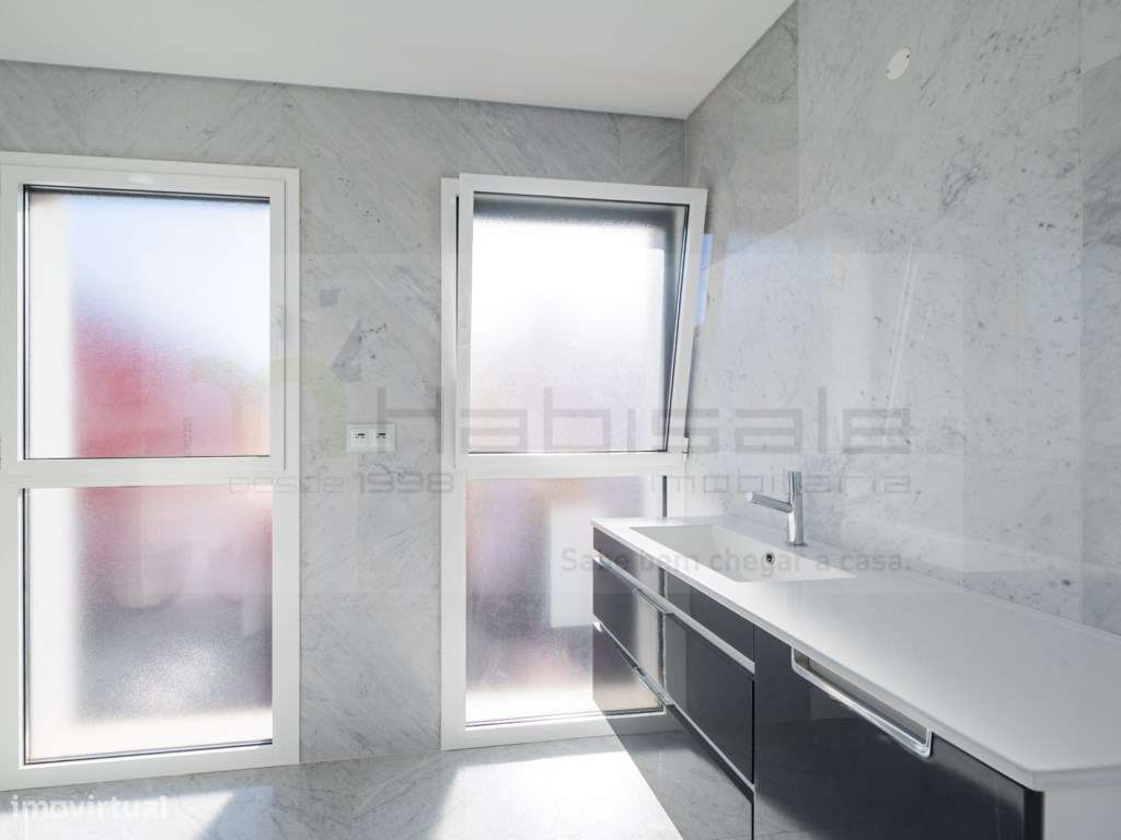 Moradia T3, situada em Areia Cascais, a curta distância da praia do...-17