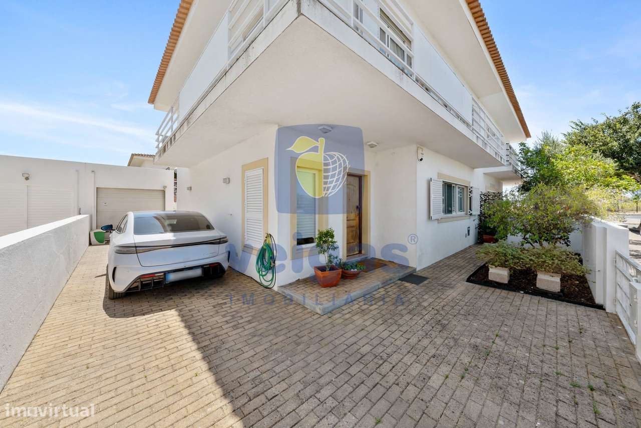 Moradia V4 com garagem em Alhos Vedros-28