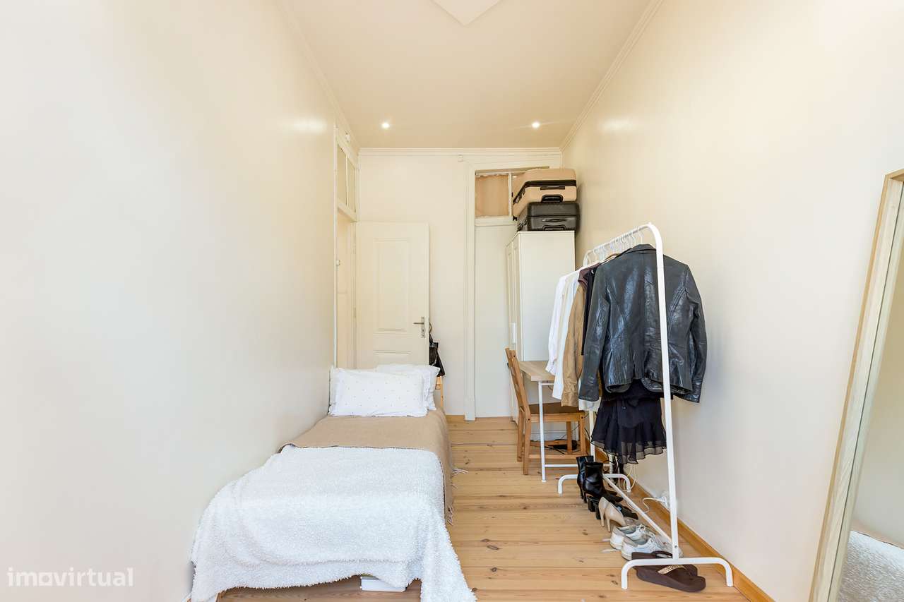 Apartamento T3 com vista desafogada entre Santa Catarina e Chiado-6