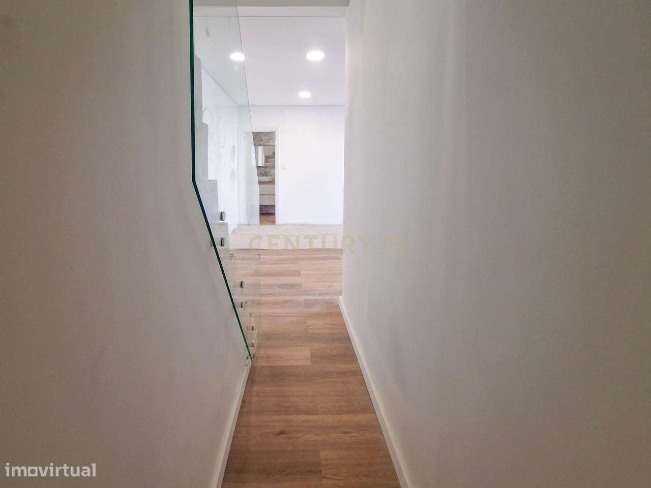 Moradia isolada c/ 4 assoalhadas totalmente remodelada c/ possibilidad-8