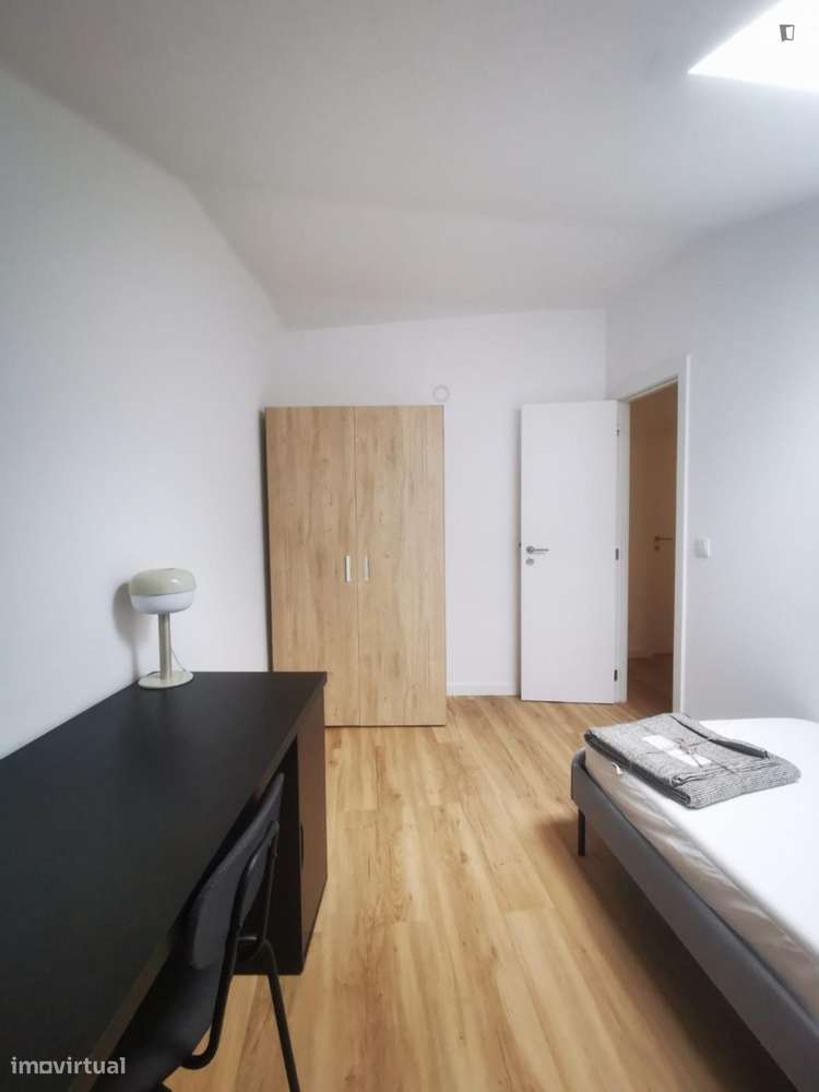 Quarto - localizado em Paranhos Porto - Grande imagem: 3/10