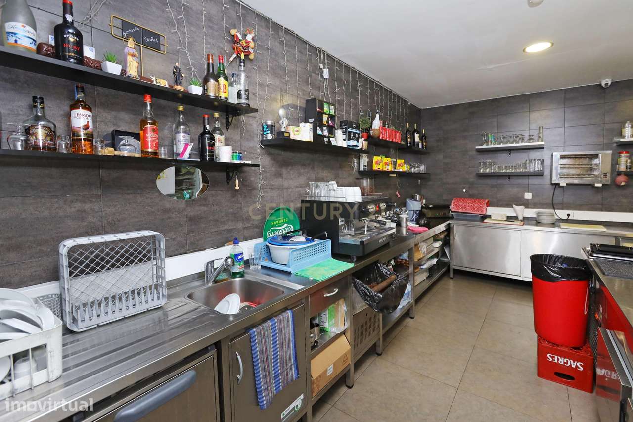 Loja no Lumiar, preparada para abrir o seu próprio negócio (café/paste-15