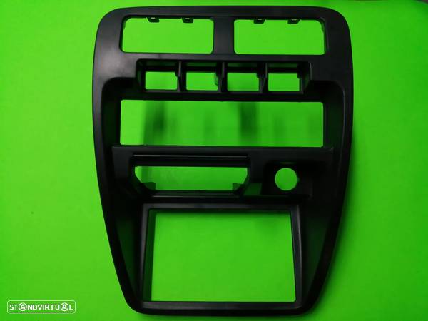 Consola / Aro molde central do tablier da Sofagem - Nissan Pickup D22 - 1