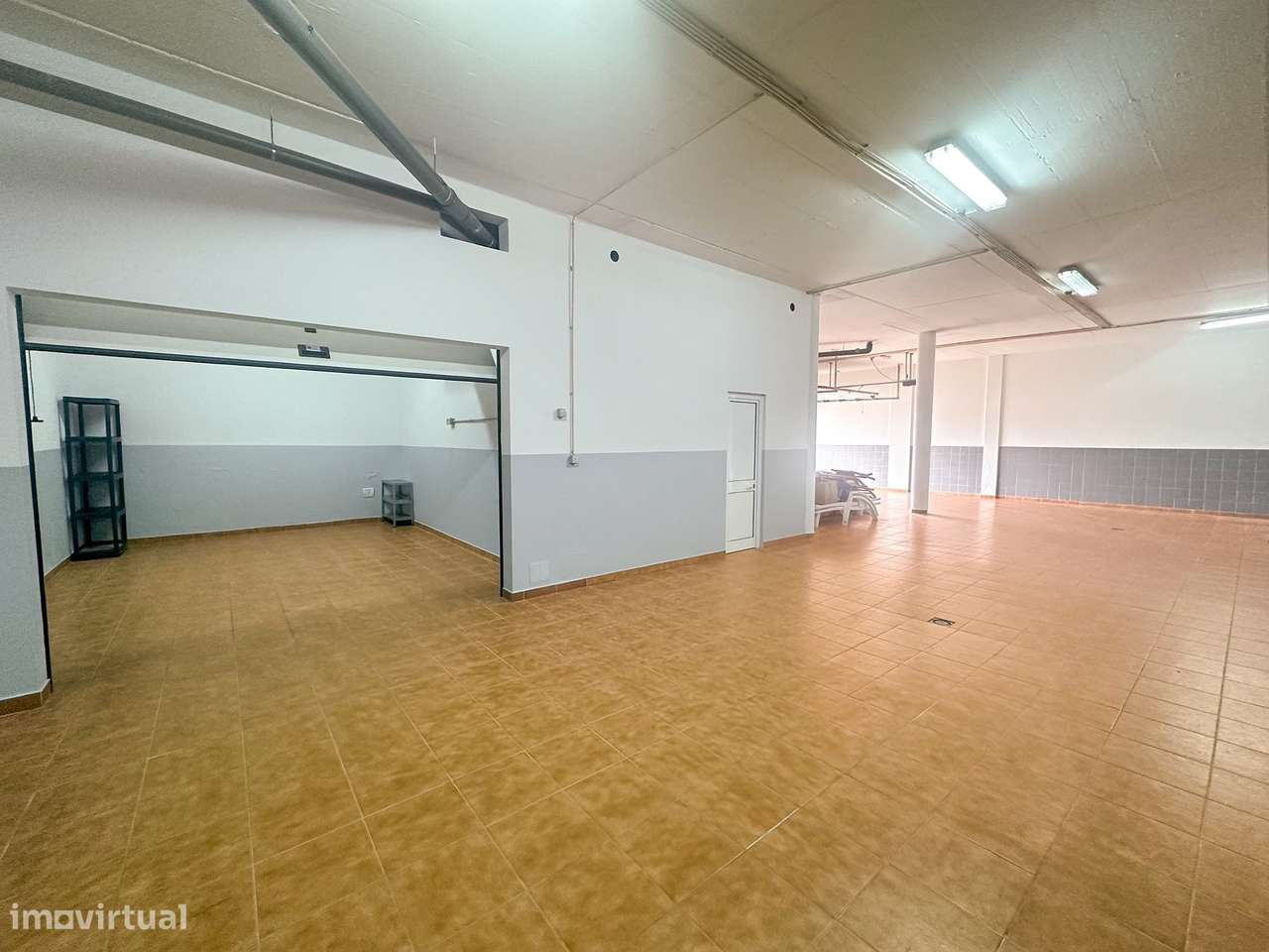 GARAGEM EM BOX PARA VENDA NOS MONTINHOS DA LUZ - Grande imagem: 5/10