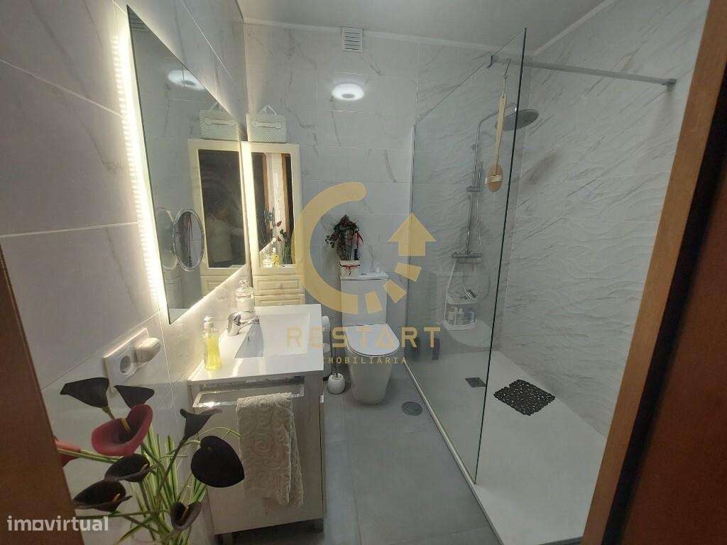 Moradia T4 geminada de 3 frentes em Baguim do Monte, Gondomar-15