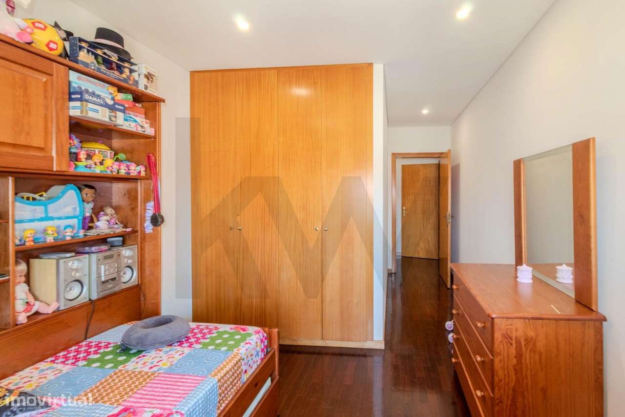 Apartamento T2 ao  centro de Rio Tinto, junto ao Metro, com garagem, e-10