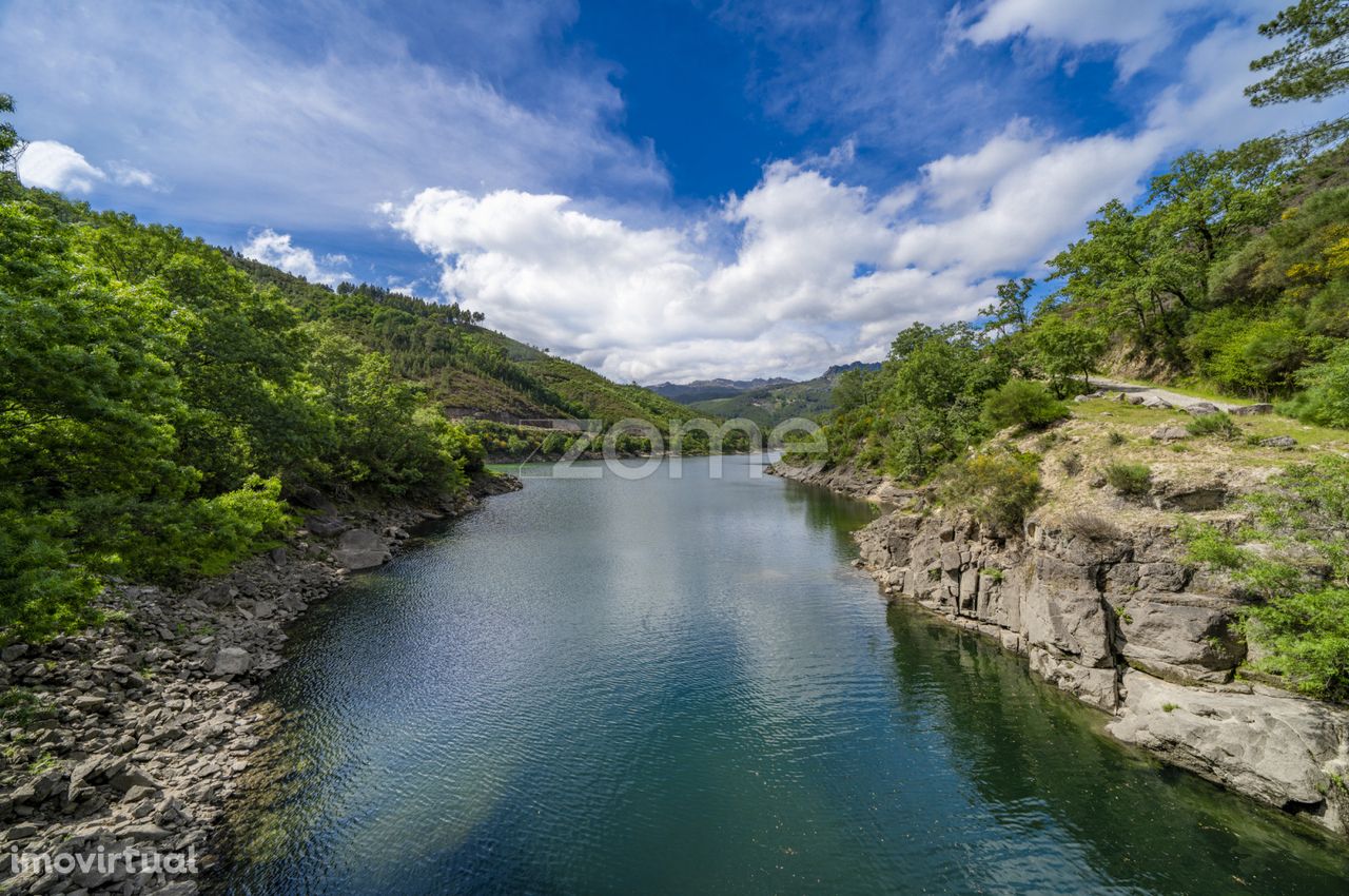 Lote c/24.500 m2 na Margem do Rio Cávado em Salamonde!