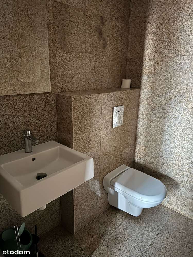 Reprezentacyjny obiekt biurowo - mieszkalny, znakomita lokalizacja.-12