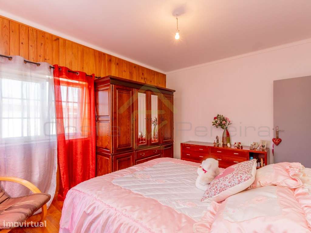 Quintinha com piscina inserida em terreno com 2950 m2-27