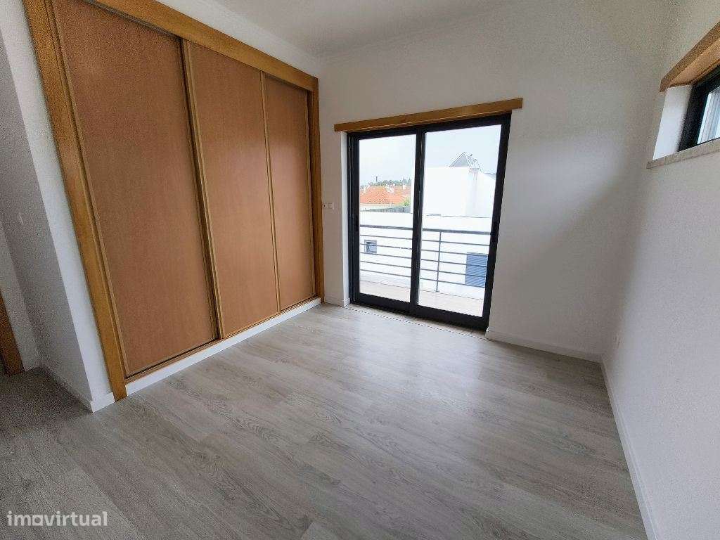 Moradia T5 Moderna no Feijó com 296 m² e Garagem de 100 m²  Confort...-11