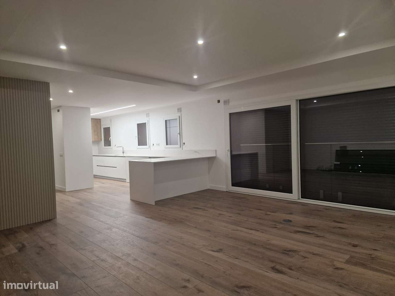 T3  (+ T2) Luxo, c Estac. e Arrecadação, jtº Forum Almada e Faculdades-6