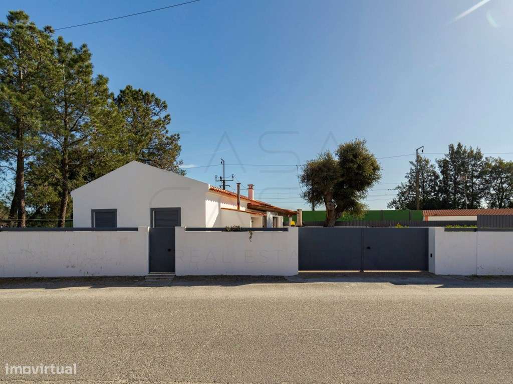 Moradia térrea com logradouro, piscina e estacionamento em Grândola-20