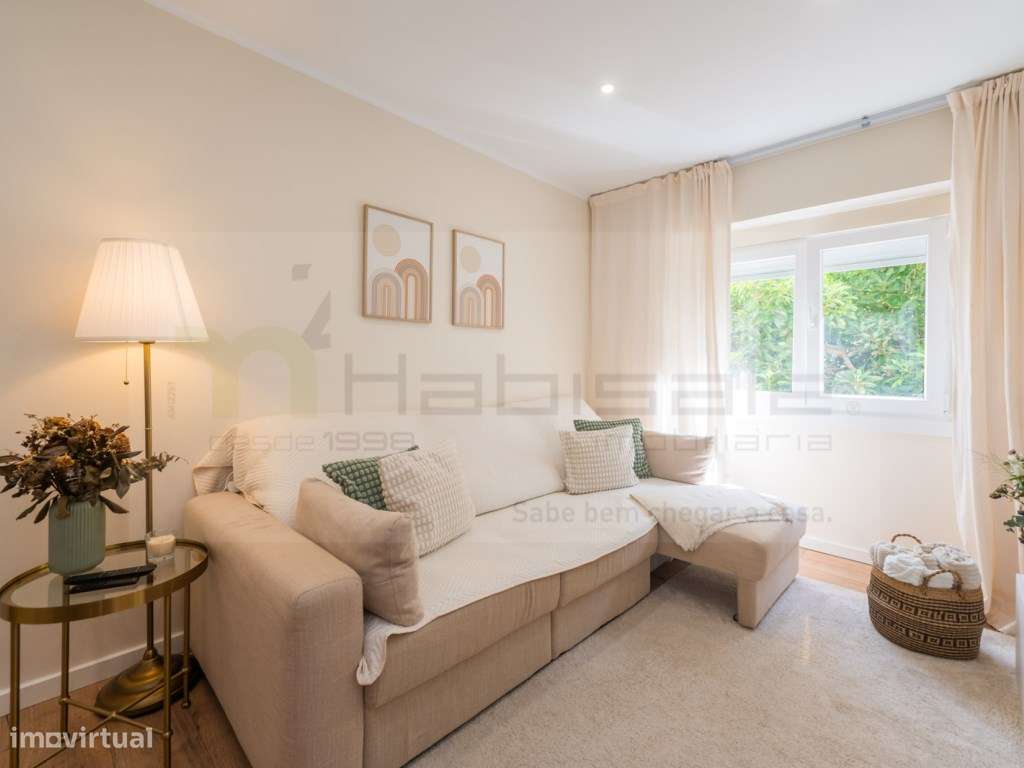 Apartamento T2 totalmente remodelado junto à estação.-12