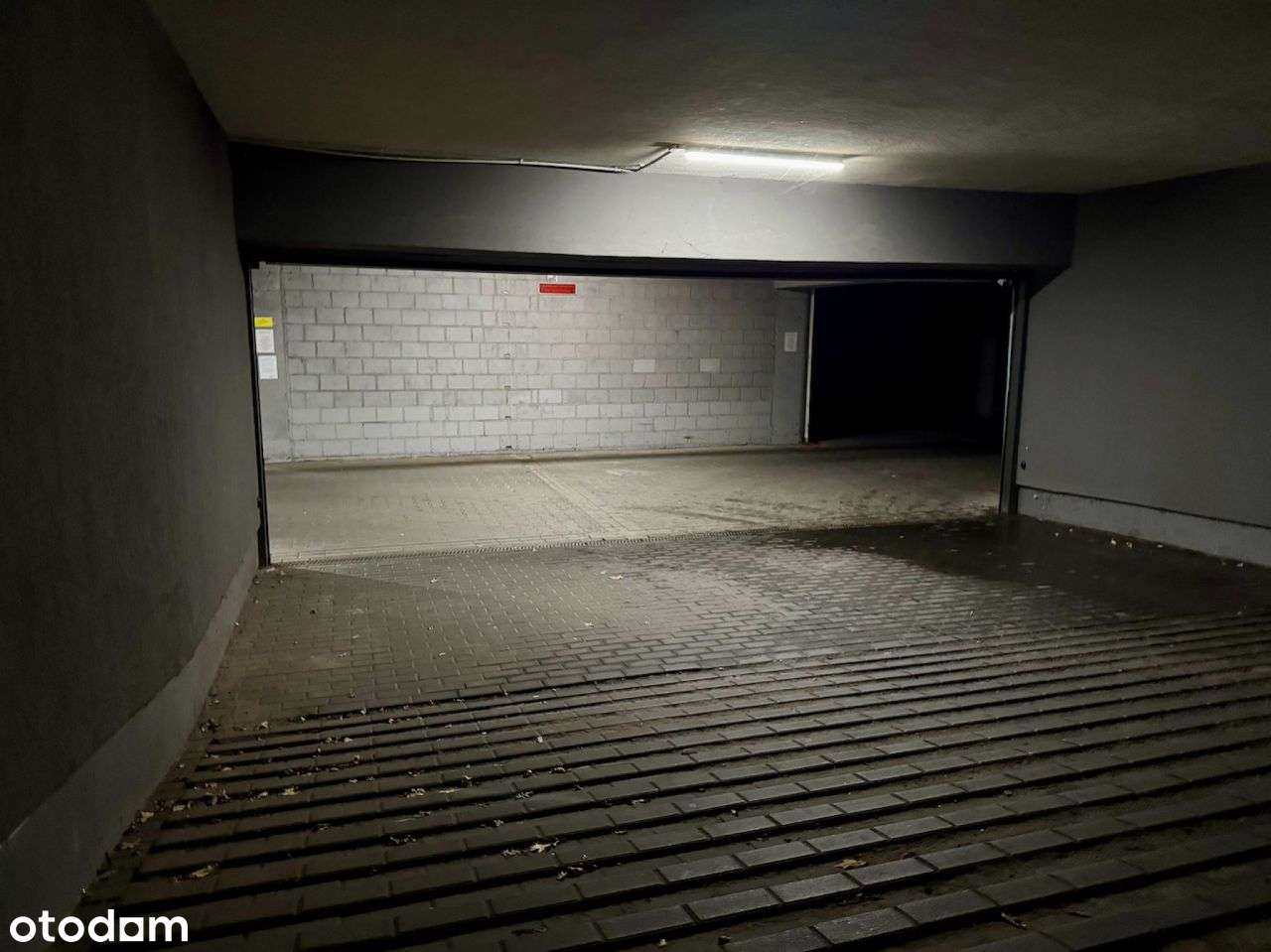 Miejsce Postojowe Hala Garażowa, Daszyńskiego-6