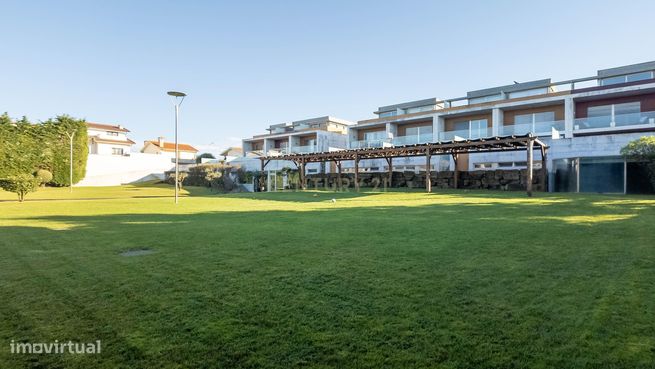 Moradia T3, com 2 suítes e 2 terraços, em condomínio fechado na Praia-3
