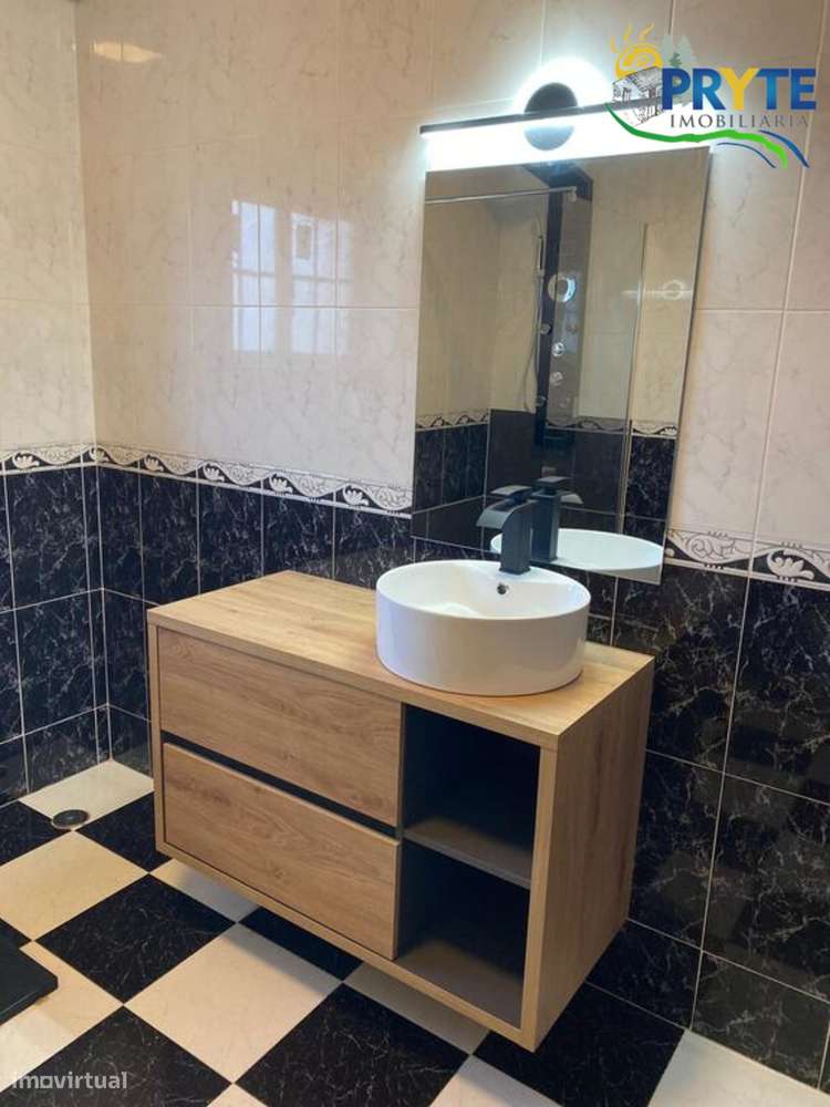 Moradia em Excelentes Condições com Amplo Terreno - Oportunidade Única-22