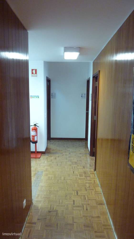Escritório à venda na Avenida Fontes Pereira de Melo, 35-31