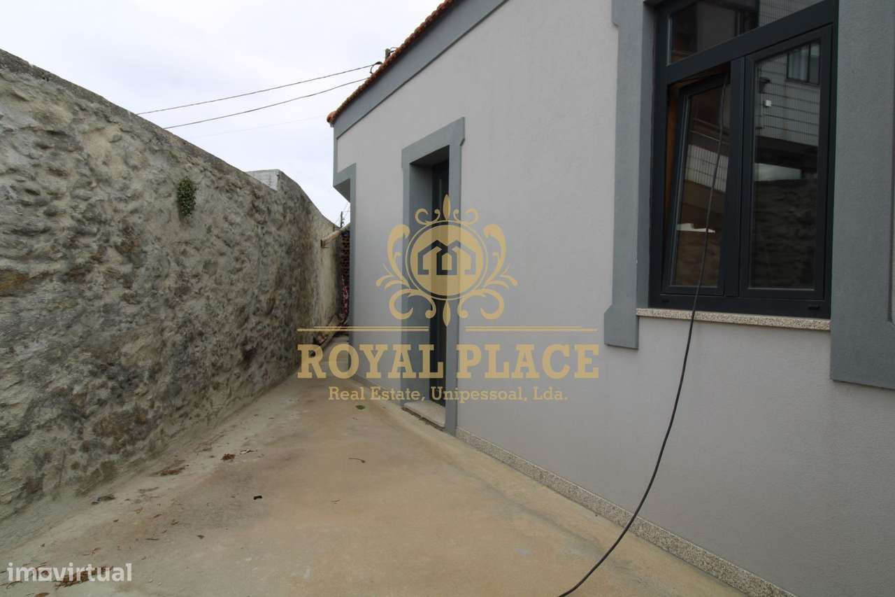 Moradia V2 Renovada com Anexo, Lourosa-7