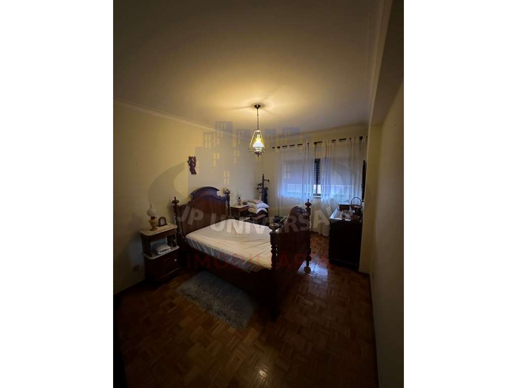 Vende-se Apartamento T3 junto à Avenida Marquês de Pombal-17