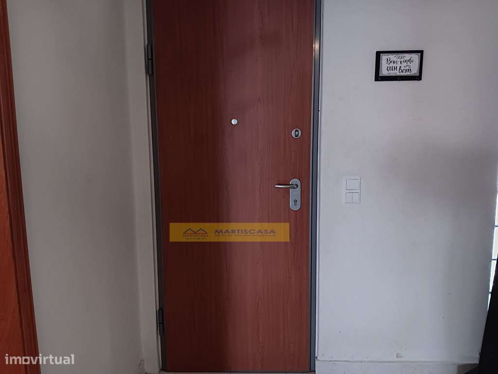 Moradia T4 totalmente remodelada, garagem, sotão e espaço exterior,... - Grande imagem: 5/57