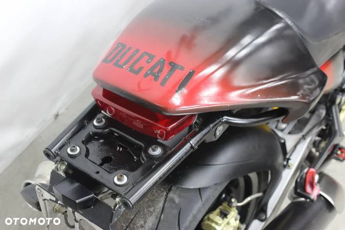 Ducati Monster - 11