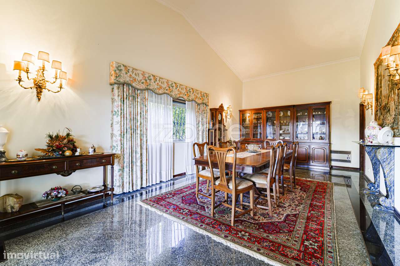 Moradia Isolada com Jardim e Piscina no Centro de Birre – Cascais - Grande imagem: 3/28