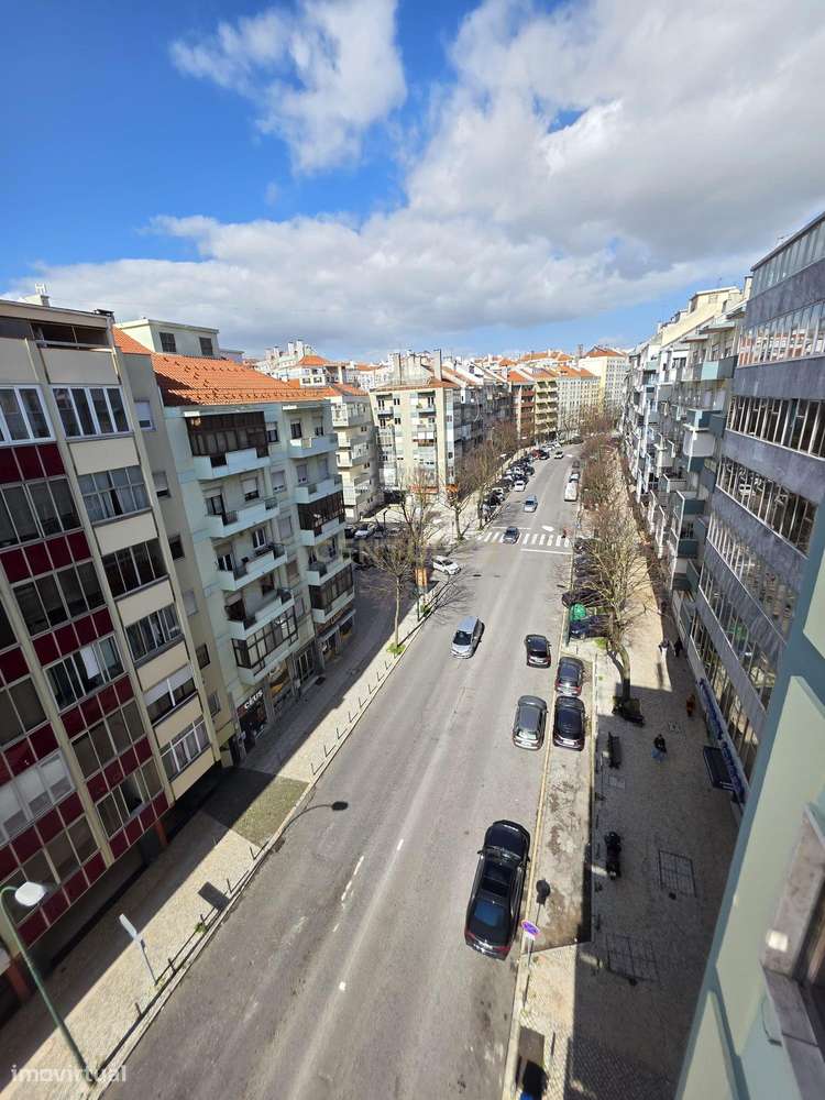 T3  a estrear na Av. do Uruguai – Benfica C/ suite e varandas-12