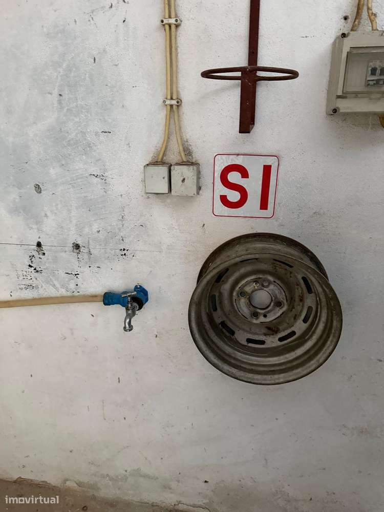 Garagem portão direto rua com wc e cozinha-3