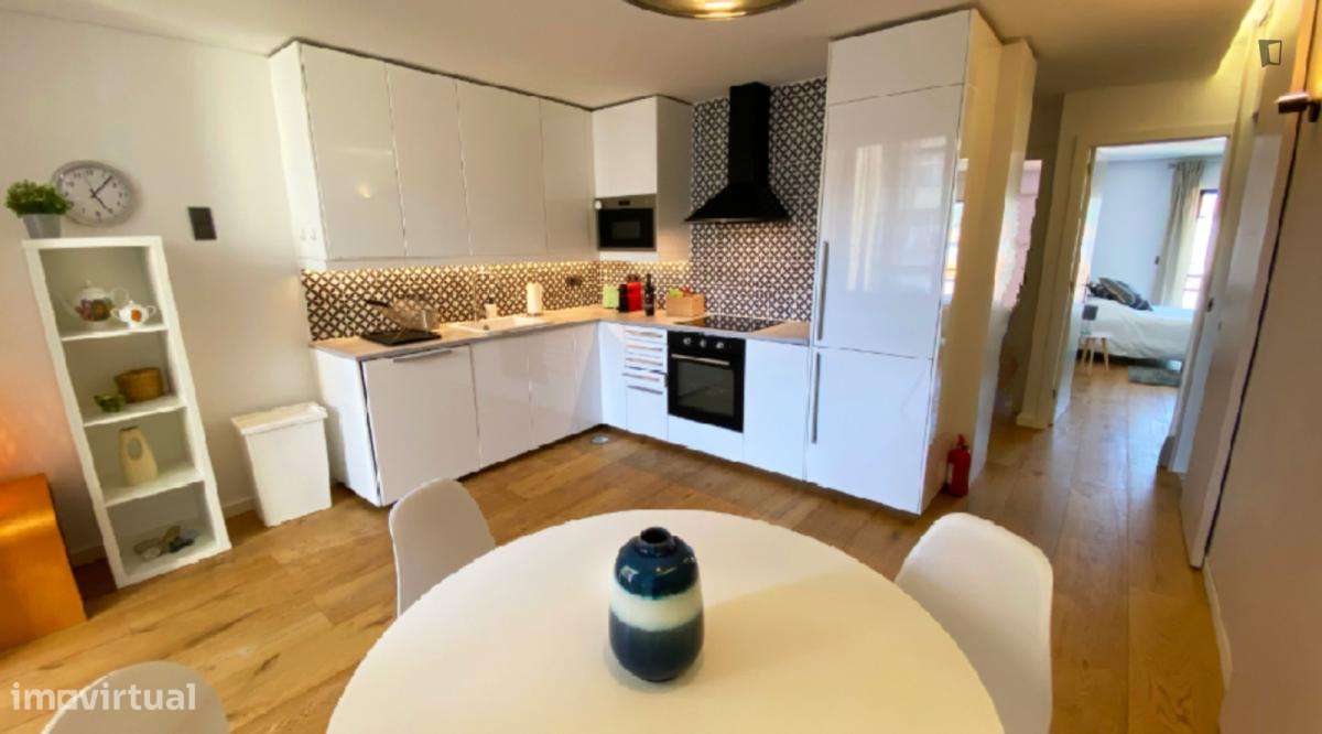 Apartamento com 3 quartos - localizado em Santa Marinha Porto - Grande imagem: 5/9