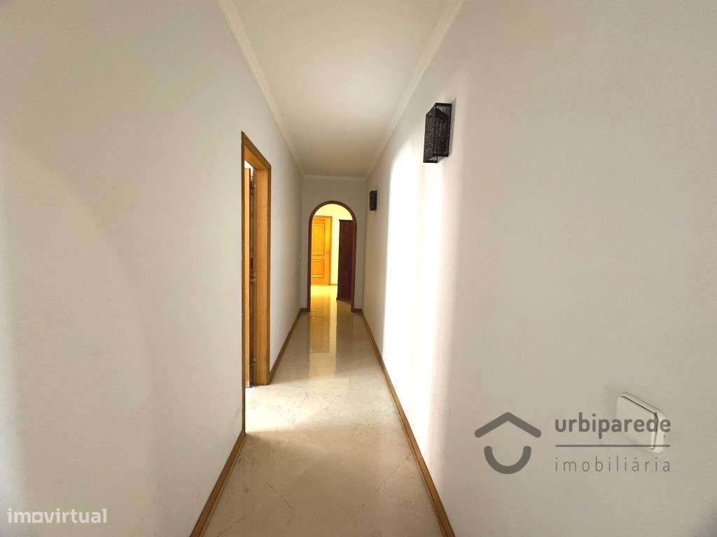 Apartamento T2+1 Duplex, c/ parqueamento, Ramada Caneças.-8