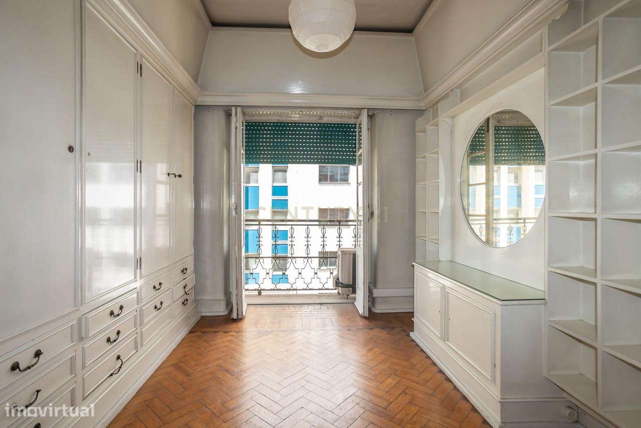 Apartamento T2 para remodelação nas Picoas -Lisboa-12
