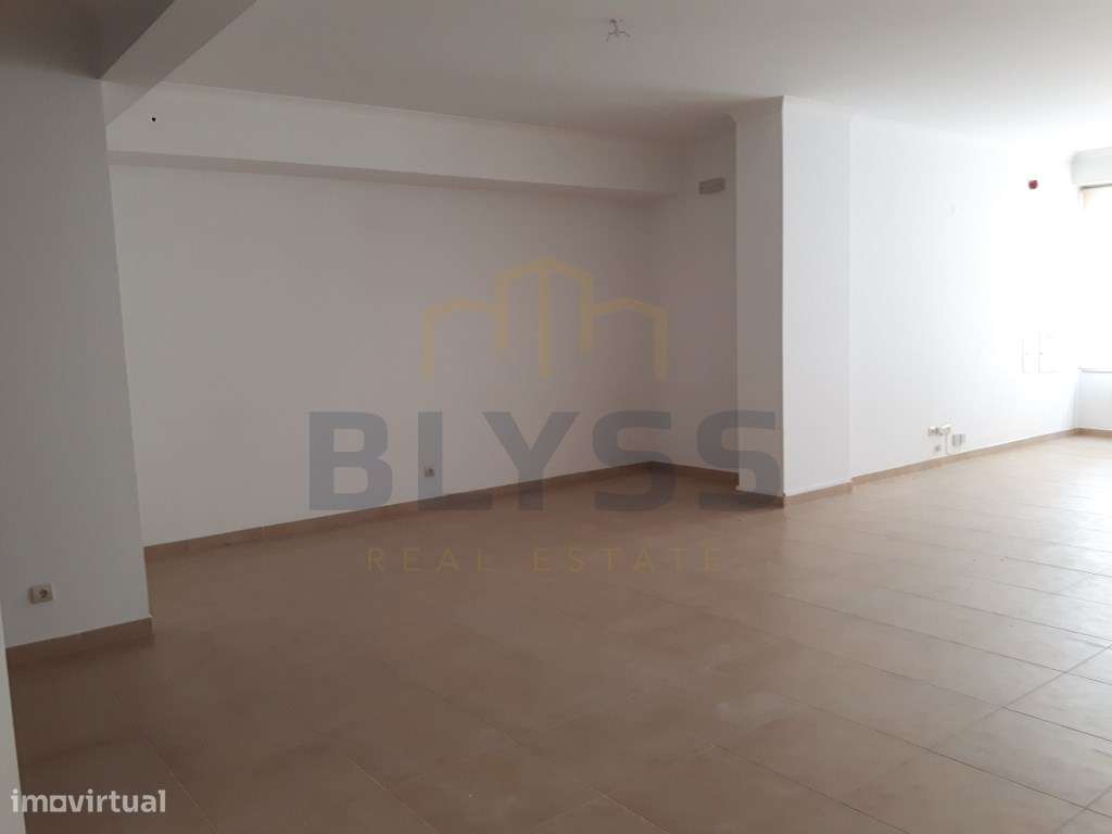 Loja de 112 m2 de área, com dois Parqueamentos, Penha de França, Li... - Grande imagem: 5/20