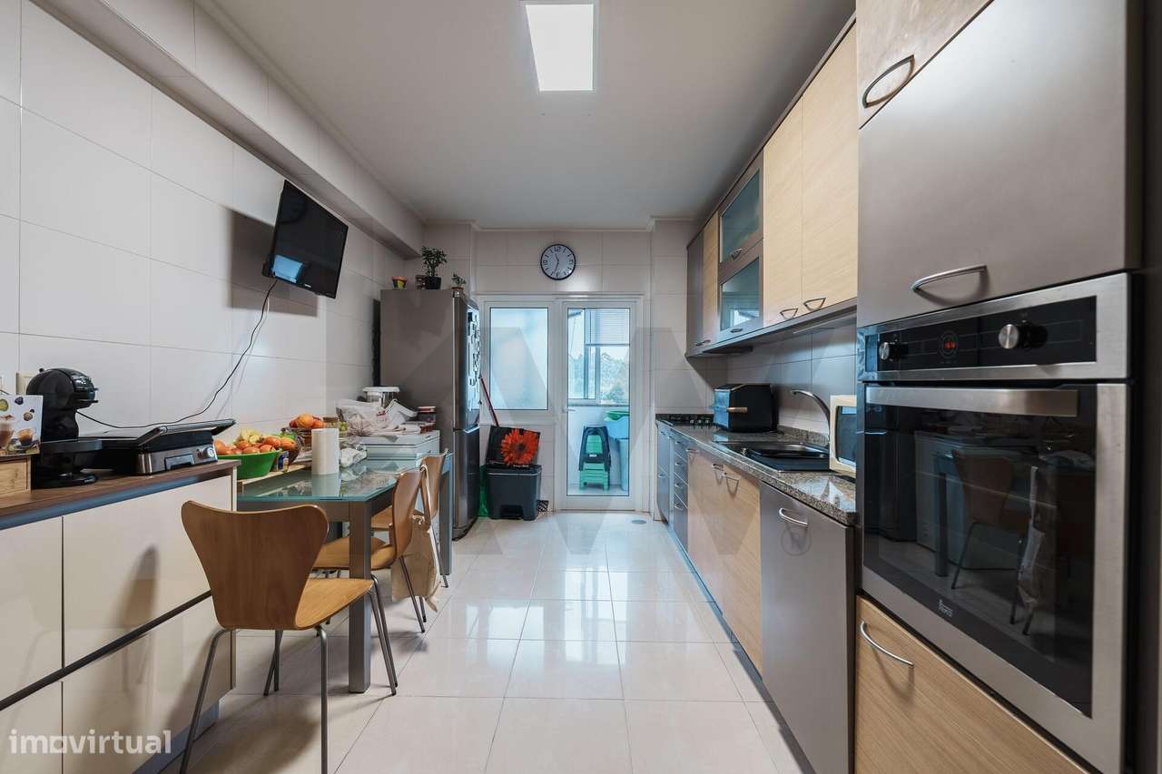 Apartamento T4 Exclusivo | 4 Varandas + Garagem | Zona do Cavaco - Grande imagem: 4/21