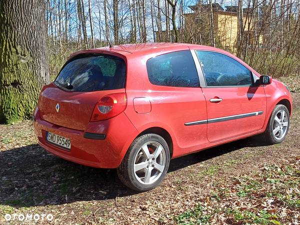 Renault Clio 2.0 16V Privilege - 8