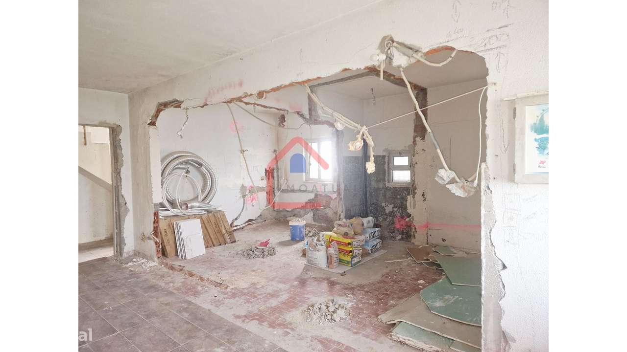 Moradia para Restaurar em Sesimbra-11