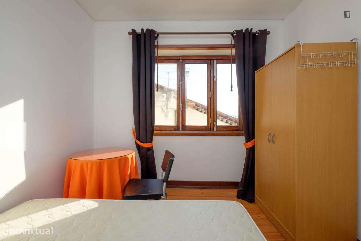 Quarto - localizado em Montes Claros Coimbra - Grande imagem: 2/7