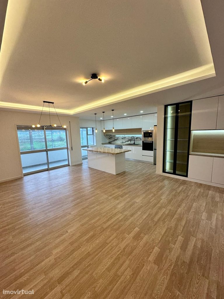 Apartamento T3 Remodelado Vila Nova de Gaia com lugar de garagem