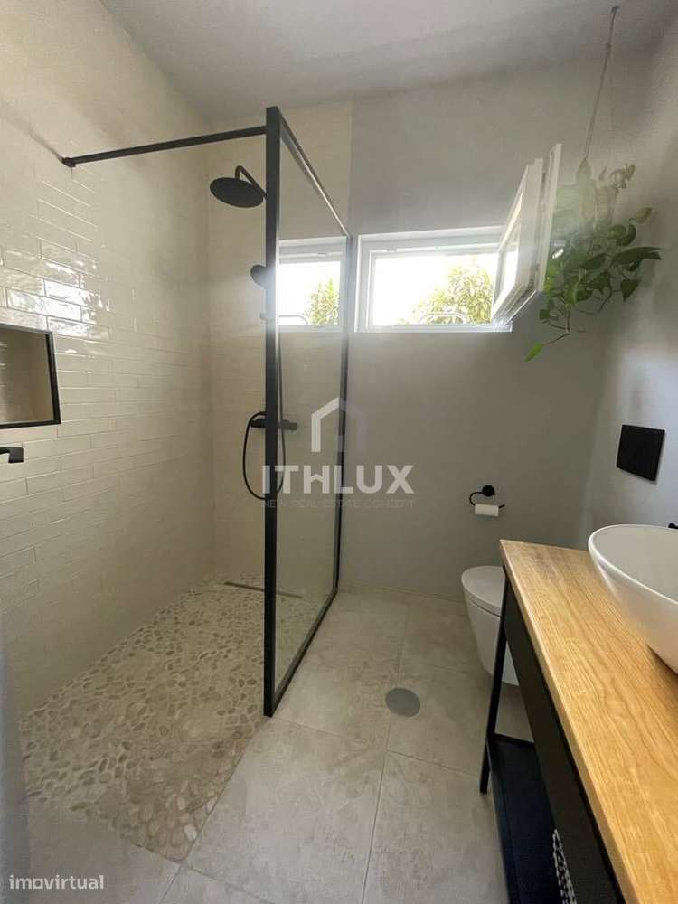 Villa de luxo impecavelmente apresentada com piscina e jardins em Tavi-14