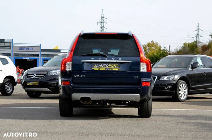 Volvo XC 90 D5 AWD Geartronic Momentum - 11