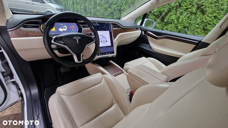 Tesla Model X Long Range Plus - 11