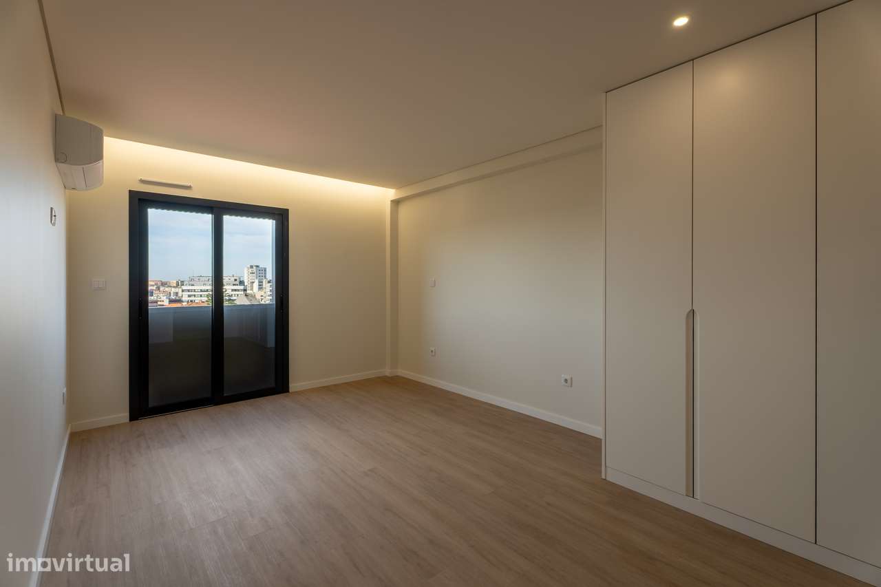 Apartamento T3 com 140 m2 mais 16m2 de varanda e garagem-14