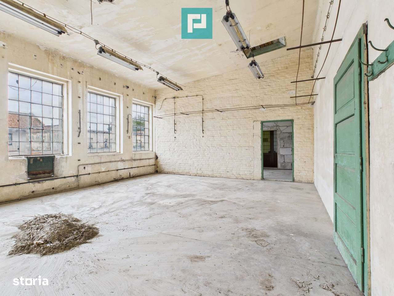 Spațiu versatil  250 mp de investiții în Periam - Imagine principală: 4/5