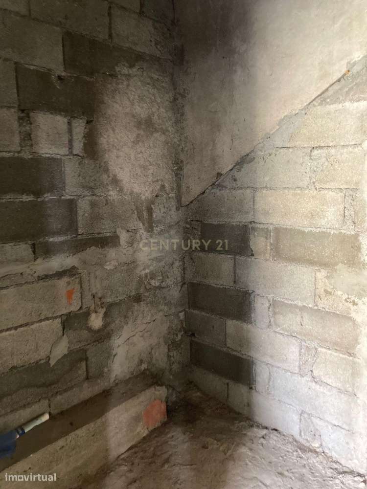 Moradia Isolada T2 em Pinzio - Pinhel - (Guarda) com garagem fechada-16