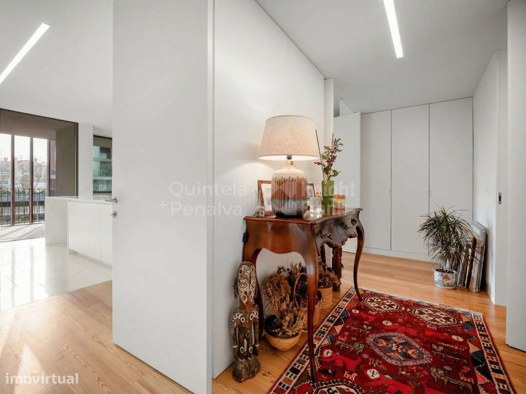 Apartamento T2 com varandas e garagem, Cascais-12