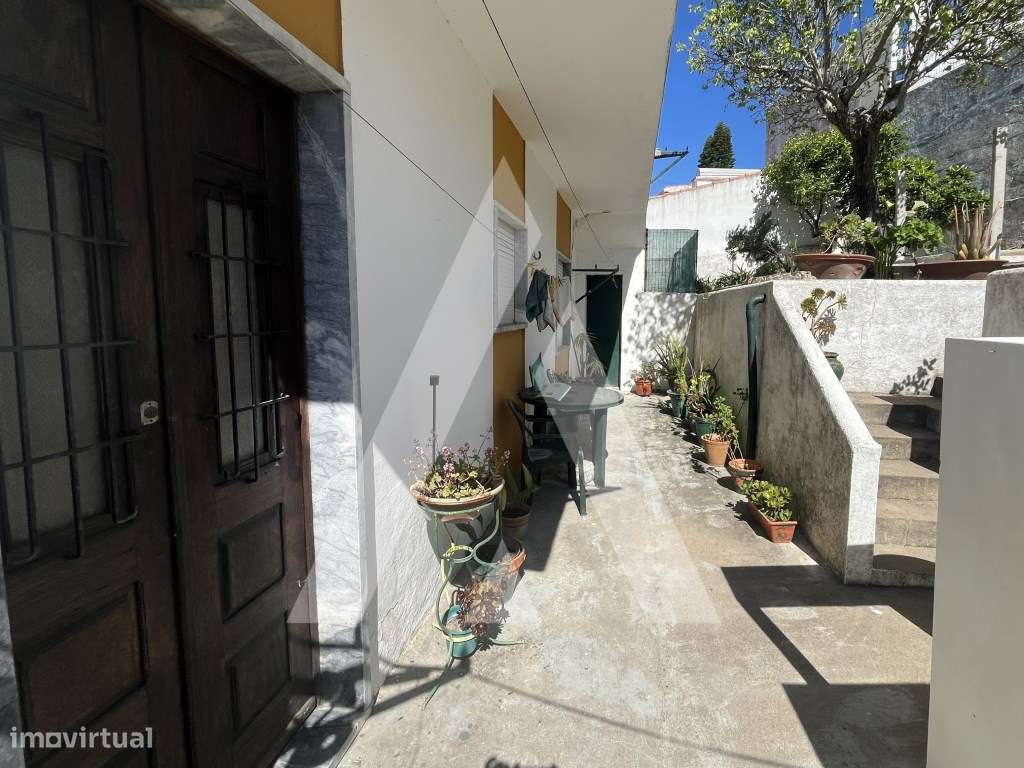 Moradia T4 com quintal e garagem em Arraiolos-15