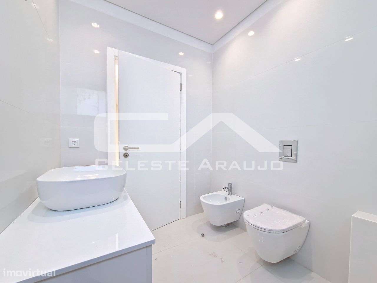 Moradia T3+1 Nova em Espinho-26