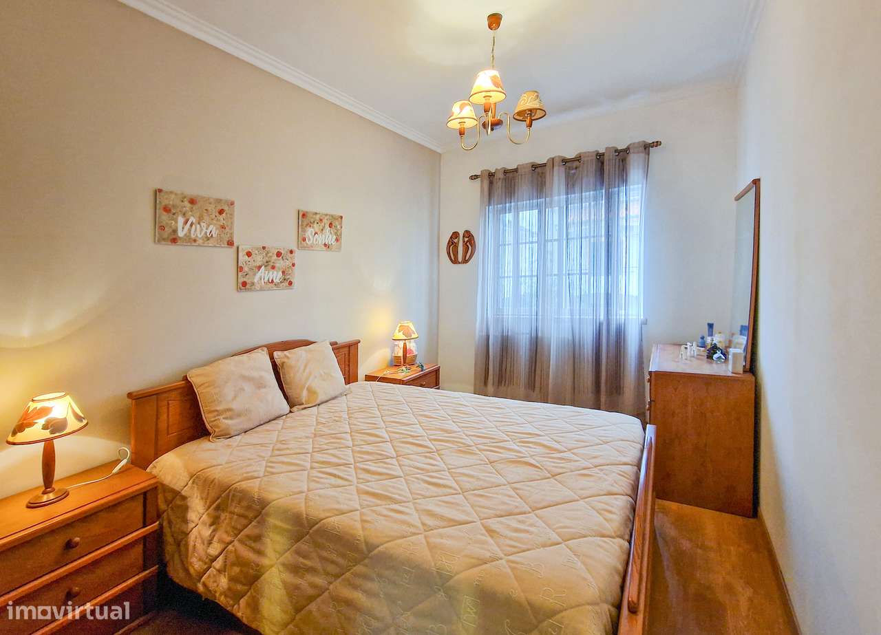 Moradia de 4+1 assolhadas - Muito estimada e pronta a habitar.-13